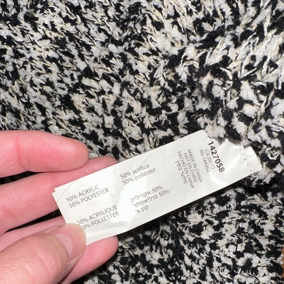 Black and White soft Sweater - Picture 5 of 6